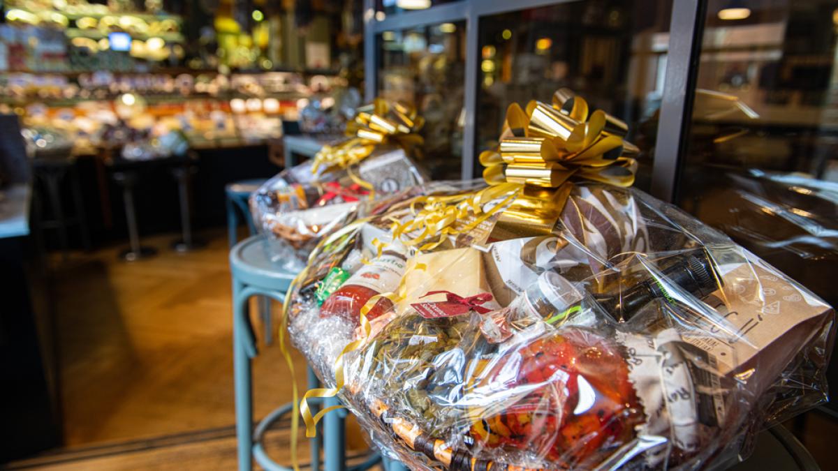 «Φωτιά» βάζει στις τσέπες των καταναλωτών το πρωτοχρονιάτικο τραπέζι