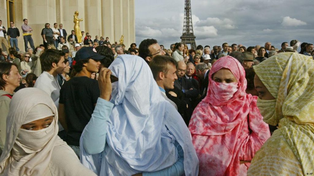 Η Γαλλία απαγορεύει από το 2024 τον διορισμό ιμάμηδων από το εξωτερικό