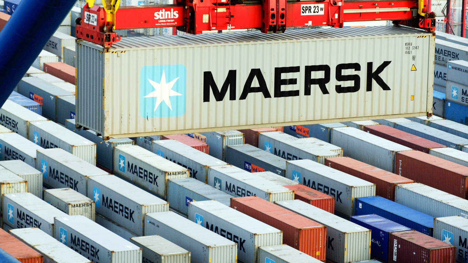 Η Maersk ανακοίνωσε πως αναστέλλει για 48 ώρες τη διέλευση των πλοίων της από την Ερυθρά Θάλασσα