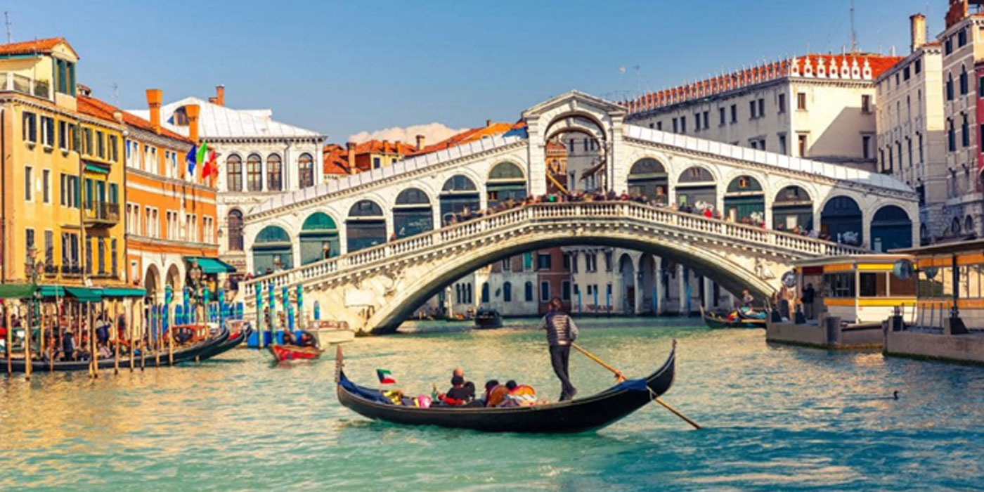 Βενετία: Θα απαγορεύσει τα γκρουπ άνω των 25 τουριστών και τα μεγάφωνα