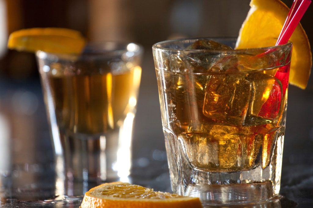 Τα αλκοολούχα ποτά που είναι πιο «φιλικά» στο στομάχι