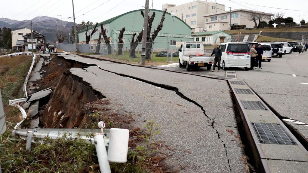 Ισχυρός σεισμός 7,6 Ρίχτερ στην Ιαπωνία – Κύματα 5 μέτρων – Φόβοι για το πυρηνικό εργοστάσιο της Ισικάουα (βίντεο) (upd)