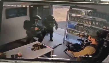 Ο ισραηλινός Στρατός εξετάζει βίντεο που δείχνουν στρατιώτες να ποδοπατούν Παλαιστίνιο εργαζόμενο σε βενζινάδικο