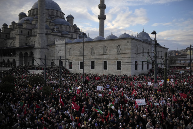 Τουρκία: Στους δρόμους δεκάδες χιλιάδες άνθρωποι στην Κωνσταντινούπολη «κατά της τρομοκρατίας του PKK και του Ισραήλ»