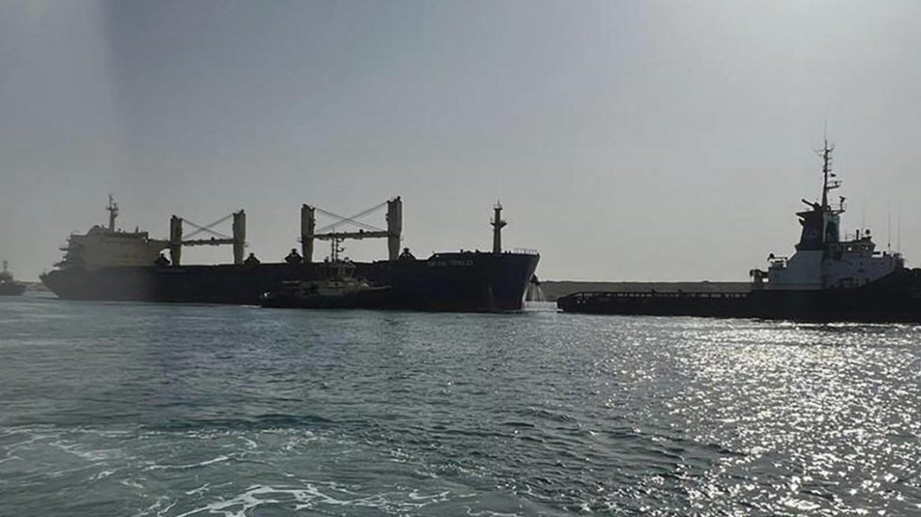 Η Βρετανία εξετάζει το ενδεχόμενο να εξαπολύσει αεροπορικά πλήγματα κατά των Χούθι μετά τις επιθέσεις τους στην Ερυθρά Θάλασσα