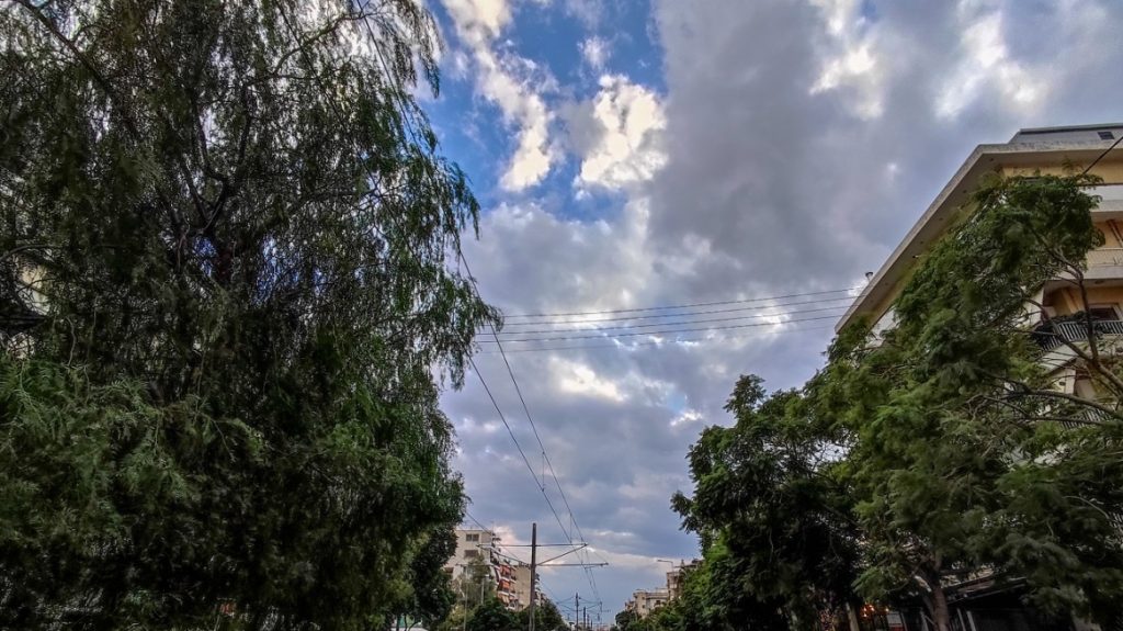 Καιρός: Με υψηλές για την εποχή θερμοκρασίες  1η μέρα του χρόνου