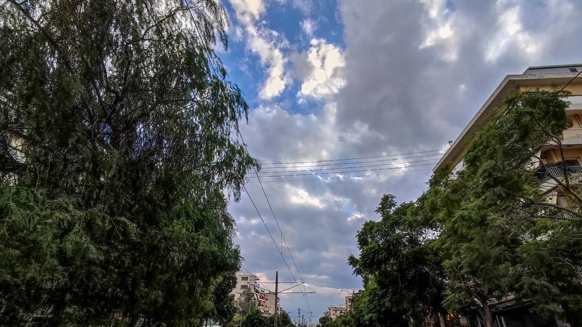 Καιρός: Με υψηλές για την εποχή θερμοκρασίες 1η μέρα του χρόνου