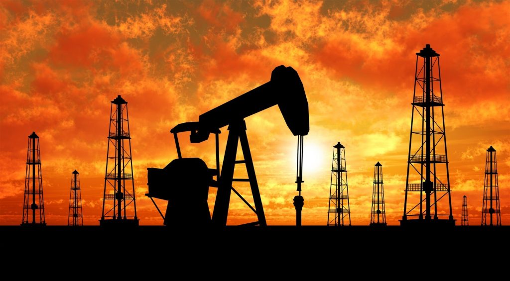 Καύσιμα: Με 127 δολ. το βαρέλι πετρελαίου πληρώναμε 0,80 ευρώ/λίτρο την βενζίνη το 2008 – Σήμερα με 75,5 δολ./βαρέλι πληρώνουμε 1,75 ευρώ!