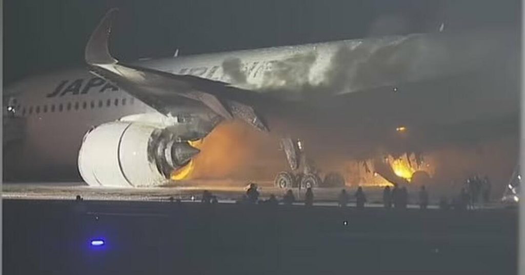 Ιαπωνία: Στο «φως» πλάνα από το εσωτερικό του αεροσκάφους της Japan Airlines που τυλίχθηκε στις φλόγες