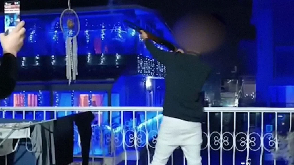 Ζεφύρι: Ρομά υποδέχτηκαν το νέο έτος με τους γνωστούς… πυροβολίσμούς