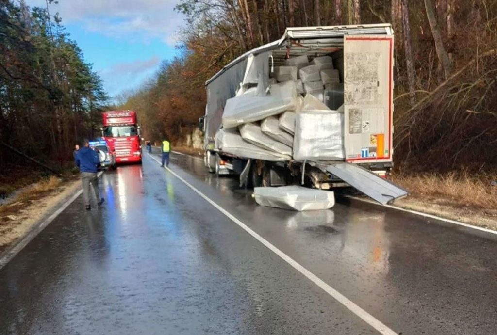 Βουλγαρία: Δέκα τραυματίες σε τροχαίο ατύχημα τουριστικού λεωφορείου με Έλληνες – Συγκρούστηκε με νταλίκα (φώτο-βίντεο)