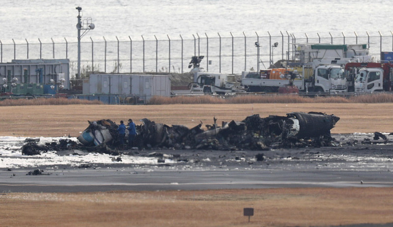 Ιαπωνία: Δείτε τι απέμεινε από το αεροσκάφος των Ιαπωνικών Αερογραμμών που «τυλίχτηκε» στις φλόγες (φώτο)