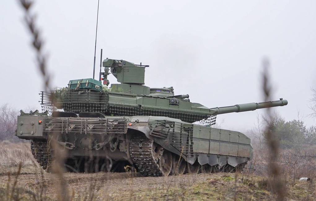 Οι ρωσικές δυνάμεις παραλαμβάνουν συνεχώς T-72B3 και T-90M Proryv ενώ καταστρέφουν την ουκρανική αμυντική βιομηχανία