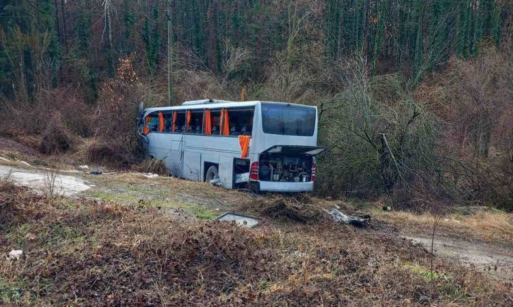 Βουλγαρία: Νέα μαρτυρία Ελληνίδας για το τροχαίο με το τουριστικό λεωφορείο – «Το έριξε δεξιά να αποφύγουμε μετωπική»