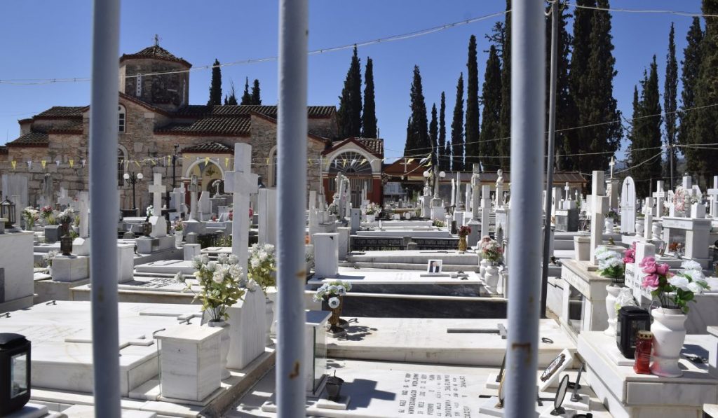 Ασύλληπτη ιεροσυλία στην Πάτρα: Έσπασαν οστεοφυλάκια, σύλησαν μαυσωλεία και σκόρπισαν οστά