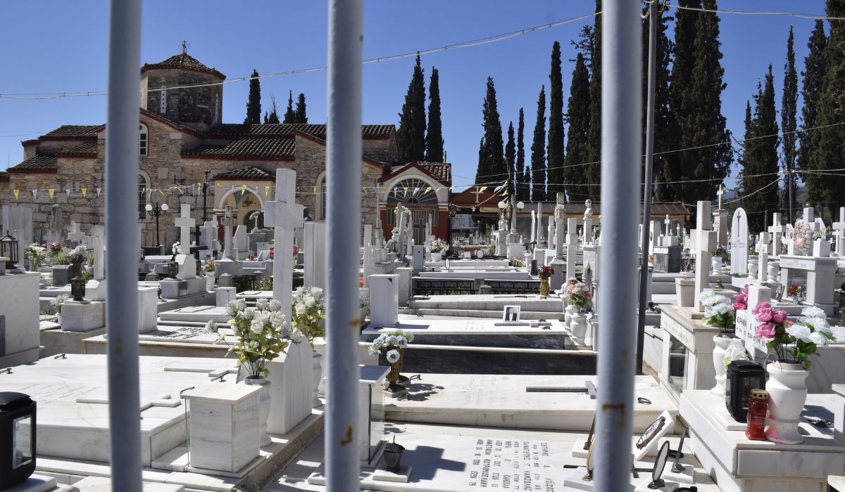 Ασύλληπτη ιεροσυλία στην Πάτρα: Έσπασαν οστεοφυλάκια, σύλησαν μαυσωλεία και σκόρπισαν οστά