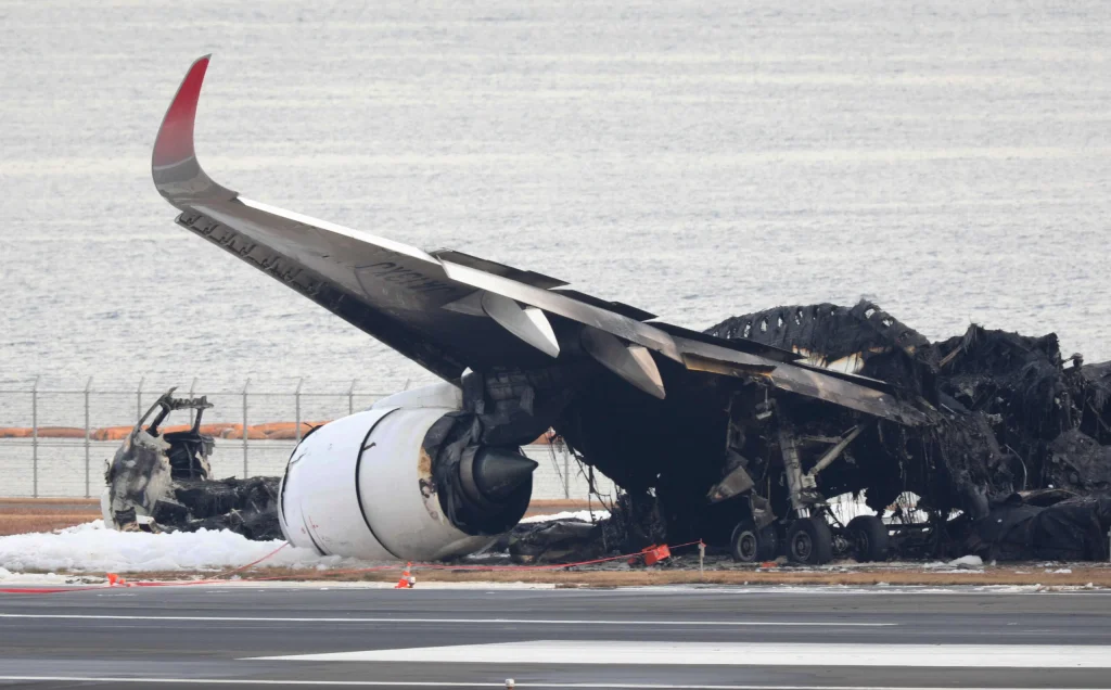 Ιαπωνία: Οι πιλότοι του επιβατικού της Japan Airlines δεν είδαν το αεροσκάφος με το οποίο συγκρούστηκαν κατά την προσγείωση