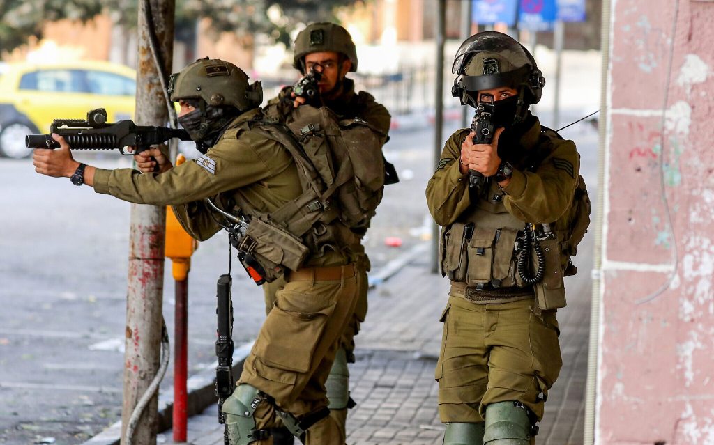 Eπιδρομή των Ισραηλινών στην Δυτική Όχθη: Εκατοντάδες συλλήψεις και κατεδαφίσεις σπιτιών