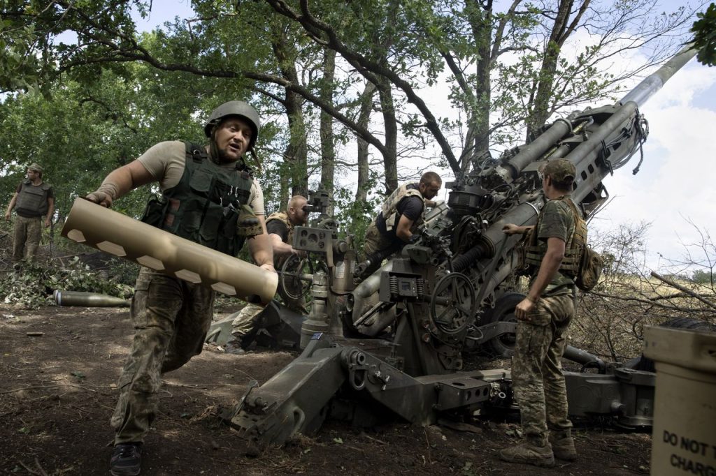 BAE Systems: Ξανά σε παραγωγή τα παλιά ρυμουλκούμενα πυροβόλα Μ777 της δεκαετίας του ’70 για να ενισχύσουν και τους Ουκρανούς