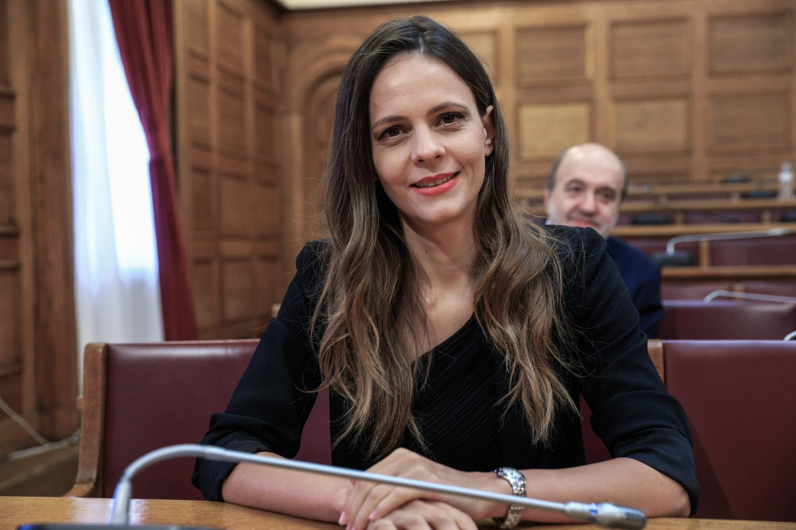 Πάρτι – έκπληξη για τα γενέθλιά της Ε.Αχτσιόγλου σε μπαρ στο κέντρο της Αθήνας (βίντεο)