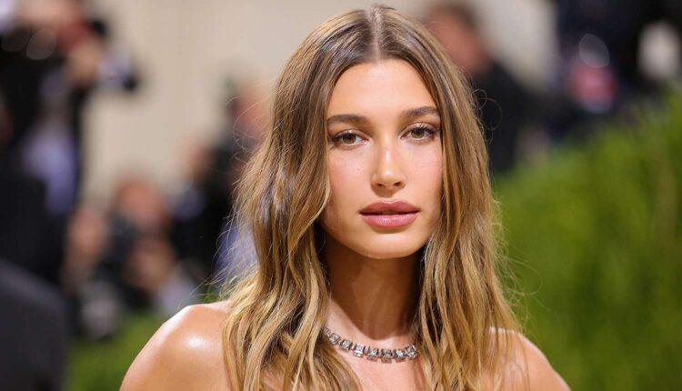 Χέιλι Μπίμπερ: Ανέβασε νέες σέξι φωτογραφίες και προκάλεσε «παραζάλη»