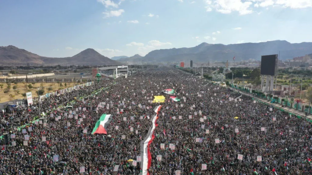 «Πολεμικός πυρετός» στην Υεμένη: Μεγάλη διαδήλωση ενώ ΗΠΑ και Βρετανία «ζεσταίνουν» τις πολεμικές μηχανές τους (βίντεο) 