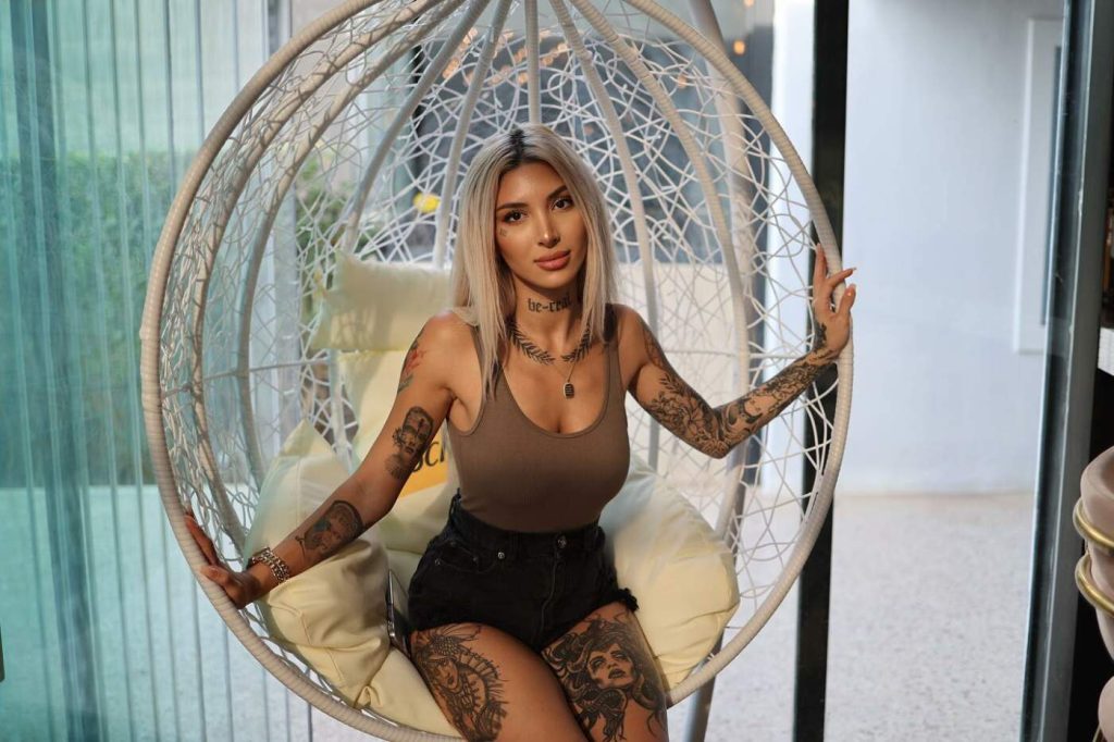 Το ΣΕΦ αποθέωσε την «καυτή» σύντροφο του Σ.ΜακΚίσικ: «Μπέριλ ψυχάρα Ολυμπιακάρα» (φώτο-βίντεο)