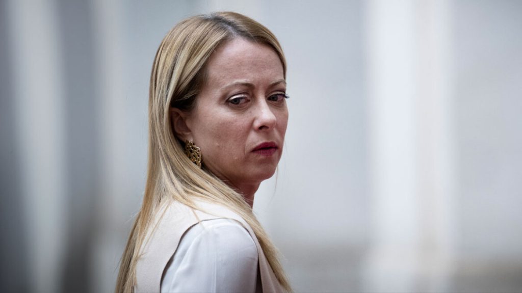 Ιταλία: Η Τ.Μελόνι καλεί τις μητέρες να επιστρέψουν στις δουλειές τους – «Η μητρότητα δεν αποκλείει την εργασία»