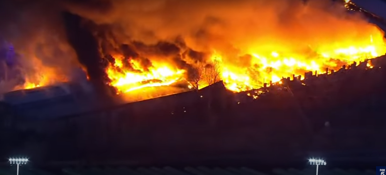 Τεράστια φωτιά σε αποθήκες στο Νιου Τζέρσι – Σχεδόν μέχρι τη Νέα Υόρκη έφτασε ο καπνός (βίντεο)
