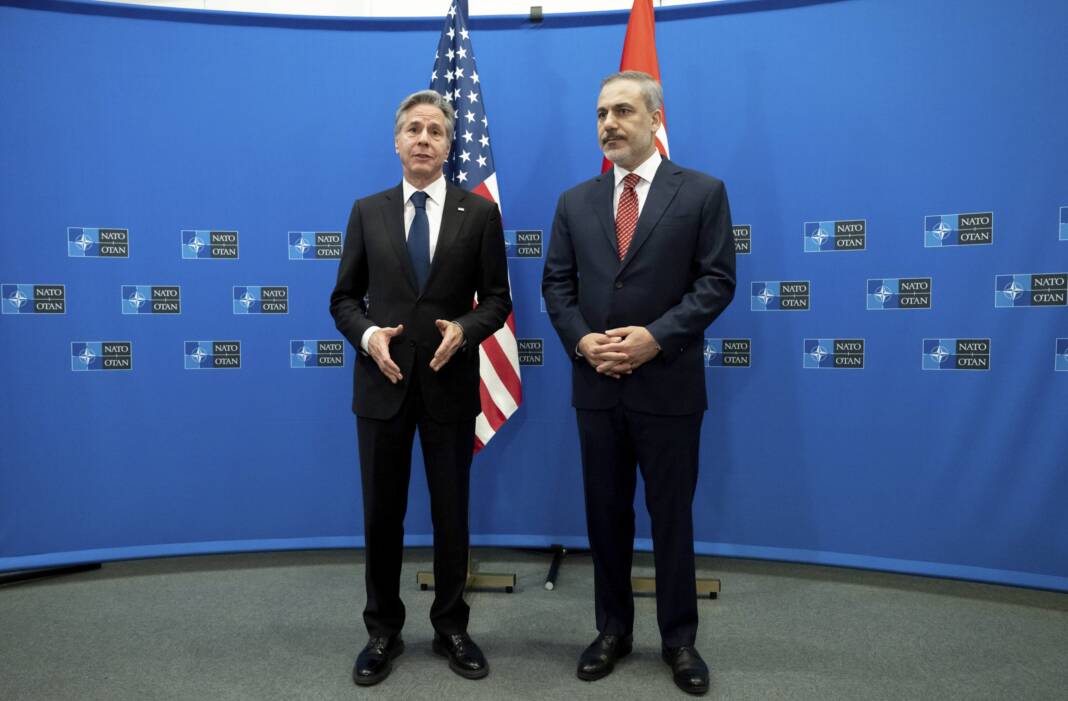 Με τον Χ.Φιντάν συναντήθηκε στην Κωνσταντινούπολη ο Α.Μπλίνκεν – Το απόγευμα η συνάντηση με τον Κ.Μητσοτάκη