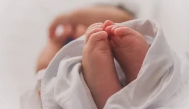 Πτολεμαΐδα: Οργισμένοι οι συγγενείς του βρέφους – «Ήρθε ένας γιατρός και μας είπε “δυστυχώς δεν τα καταφέραμε”»