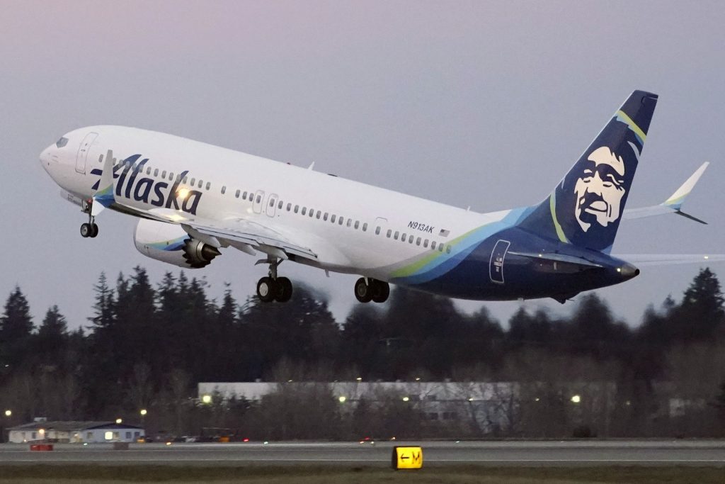 Alaska Airlines: Καθηλώνει προσωρινά όλα τα Boeing 737 Max 9 του στόλου της μετά την αποκόλληση του παραθύρου