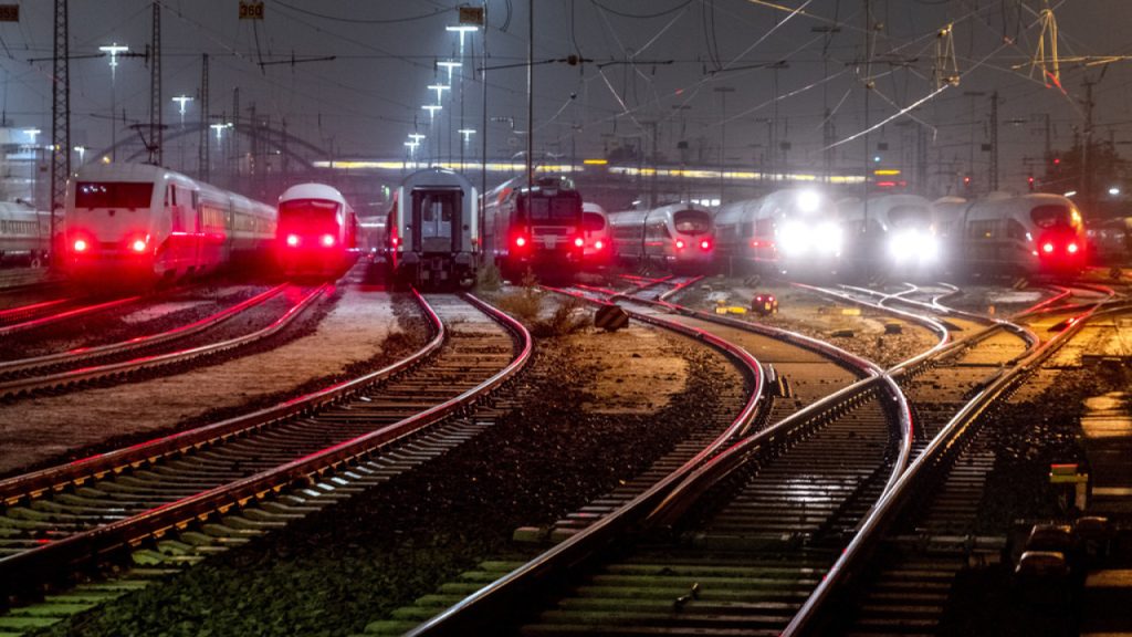 Γερμανία: Τριήμερη απεργία οι οδηγοί τρένων – Ζητούν αύξηση 555 ευρώ τον μήνα και εφάπαξ 3.000 ευρώ για τον πληθωρισμό