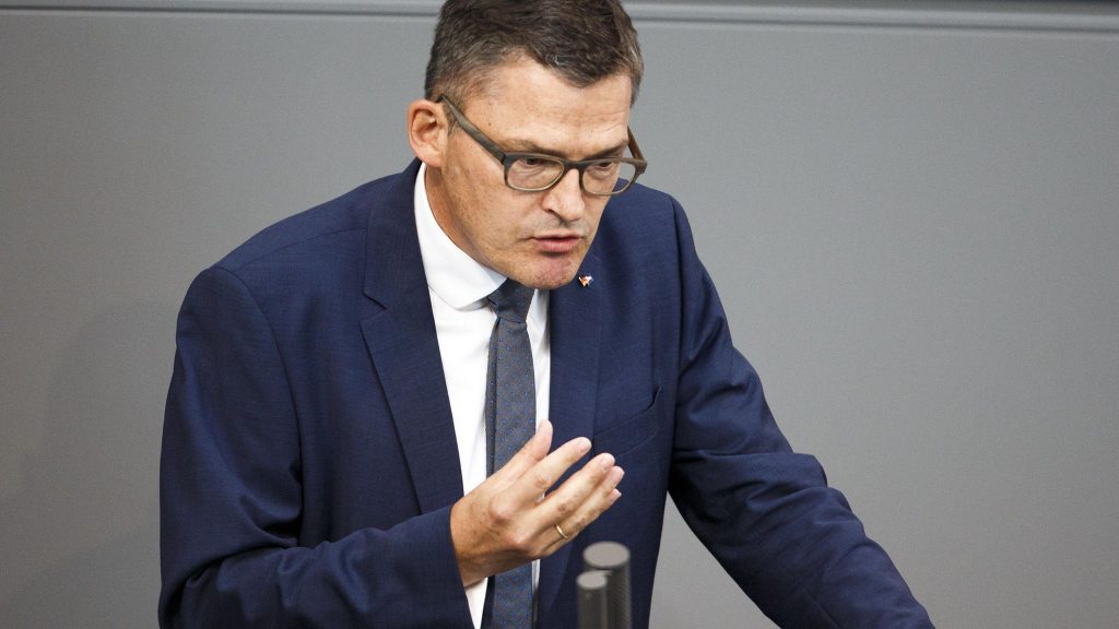 Γερμανός βουλευτής: «Ο πόλεμος στην Ουκρανία γίνεται για το λίθιο – Η χώρα που το έχει θα γίνει υπερδύναμη»