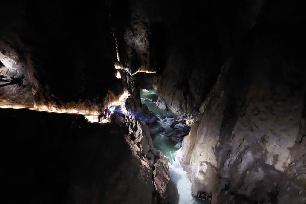 Σλοβενία: Πέντε εγκλωβισμένοι μέσα σε σπήλαιο έπειτα από σφοδρές βροχοπτώσεις