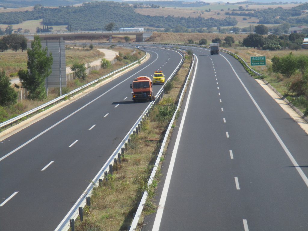 Εγνατία Οδός: Porsche τυλίχθηκε στις φλόγες (φώτο)