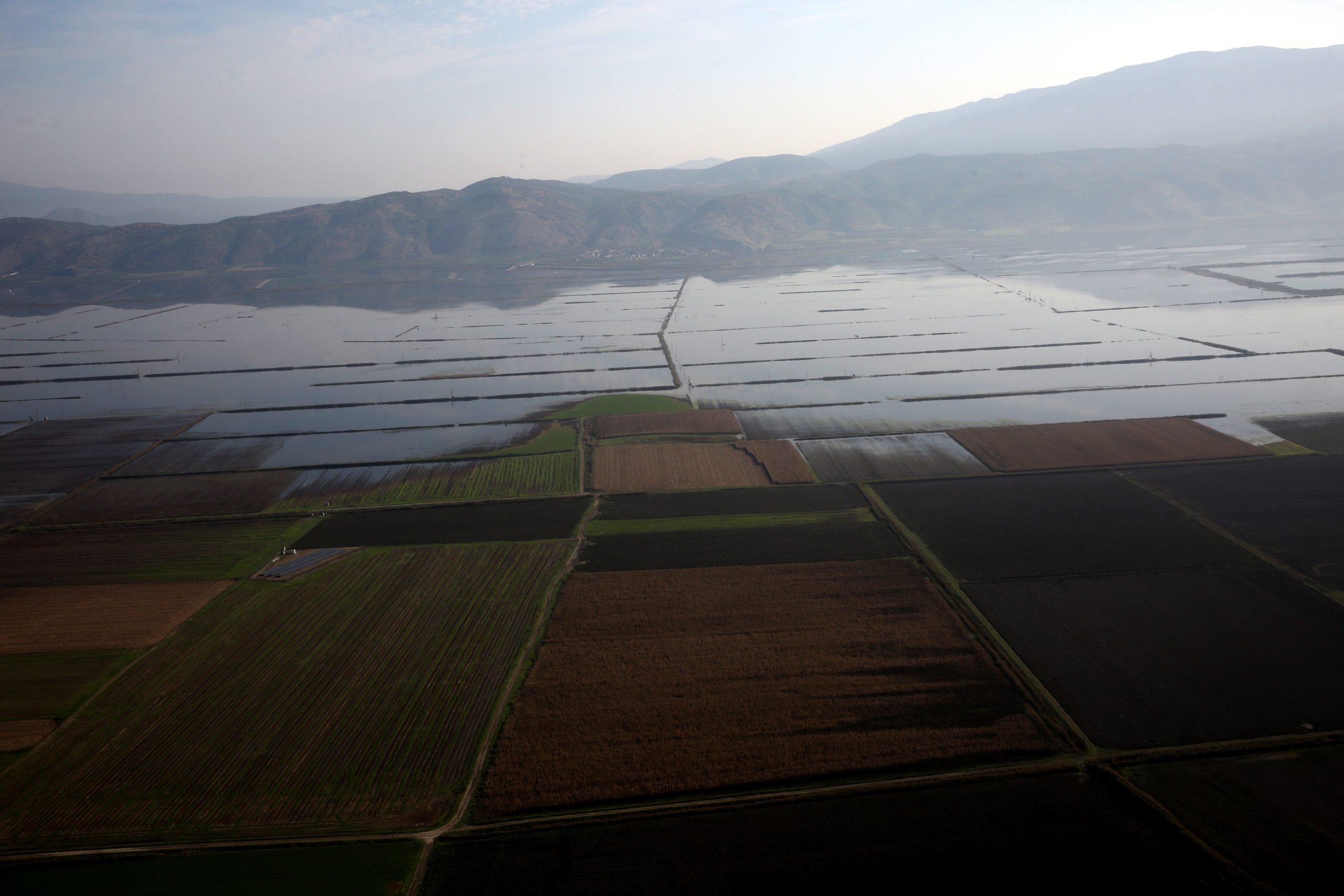 Υπερχείλισε ο ποταμός Καλαμάς στη Θεσπρωτία – Χιλιάδες στρέμματα καλλιεργειών πλημμύρισαν