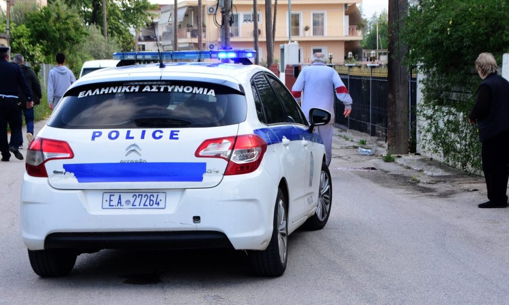 Καρδίτσα: Καταζητούμενος Ρομά για φόνο προσπάθησε να απαγάγει το παιδί του με την απειλή μαχαιριού αλλά το άφησε μετά από καταδίωξη