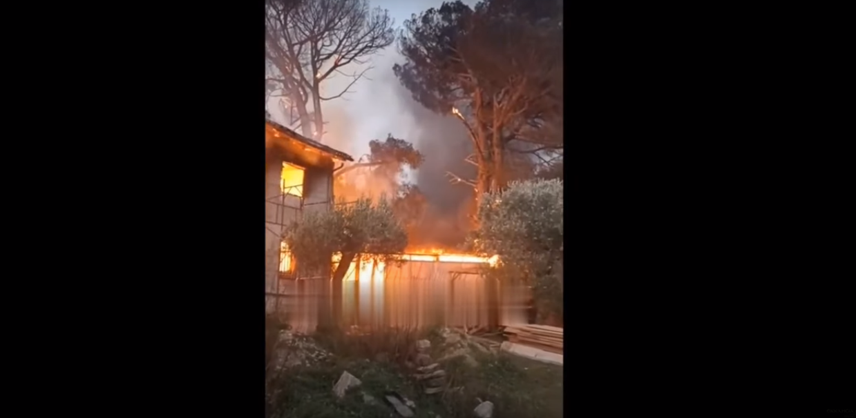 Άγιο Όρος: Φωτιά στο κελί των Αγίων Αρχαγγέλων (βίντεο)