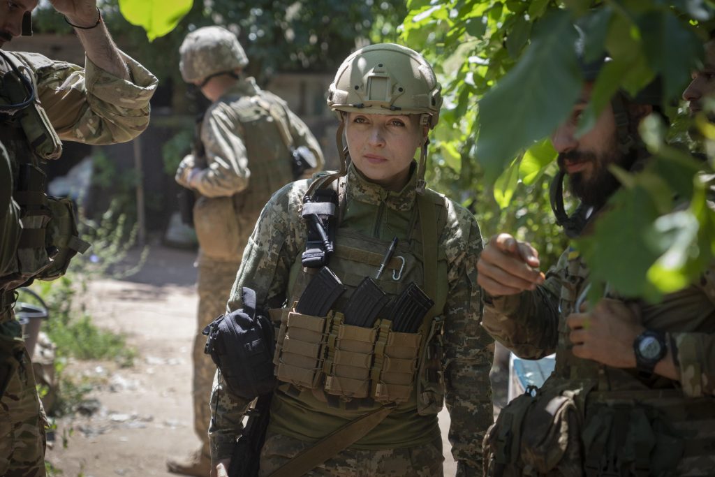 Η Ουκρανία ξεμένει από άνδρες: Το ΥΠΑΜ προμηθεύτηκε στρατιωτικό ιματισμό για 50.000 γυναίκες!