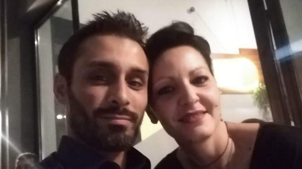 Θεσσαλονίκη: Χτυπούσε την αδερφή του και με την απειλή όπλου της άρπαζε χρήματα ο 39χρονος που φέρεται να σκότωσε την σύντροφό του