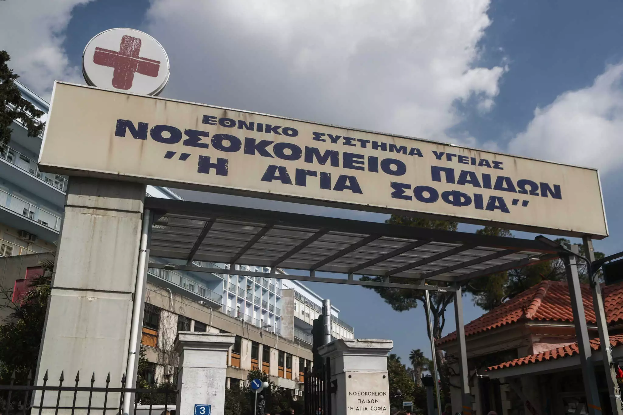 Πύργος: Στο Νοσοκομείο Παίδων «Αγία Σοφία» μεταφέρθηκε 9χρονος με μηνιγγίτιδα