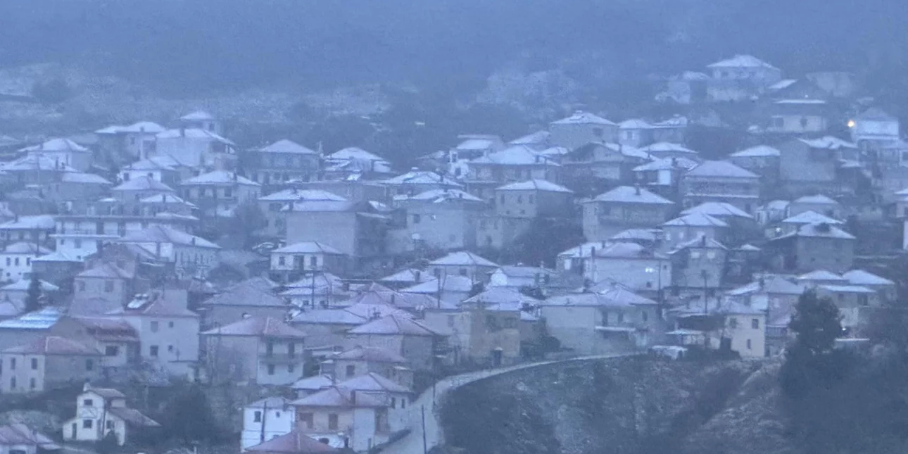 Στα λευκά «ντύθηκαν» και τα ορεινά χωριά της Λάρισας (βίντεο-φωτο)