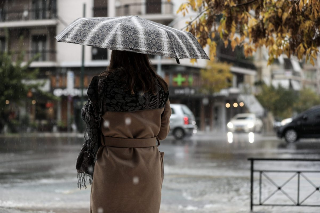 Καιρός: Με χιόνια, βροχές και «τσουχτερό» κρύο η σημερινή μέρα – Η πρόγνωση της ΕΜΥ