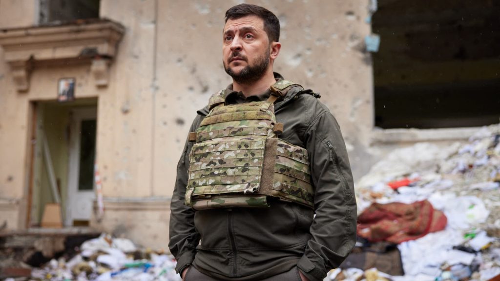 Ο Β.Ζελένσκι επιθεωρεί οχυρώσεις στο Χάρκοβο – Η πόλη ετοιμάζεται να δεχθεί την μεγάλη ρωσική επίθεση (βίντεο)