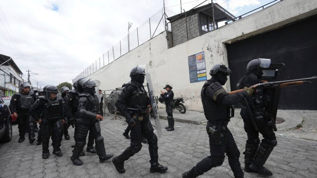 Υπό κατάρρευση ο Ισημερινός: Οι συμμορίες των καρτέλ επιτίθενται σε πολίτες, αστυνομικούς και στρατιώτες (βίντεο)