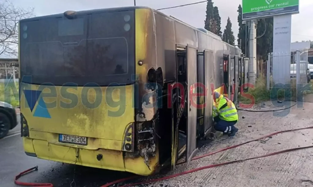 Αστικό λεωφορείο άρπαξε φωτιά εν κινήσει στο Κορωπί 