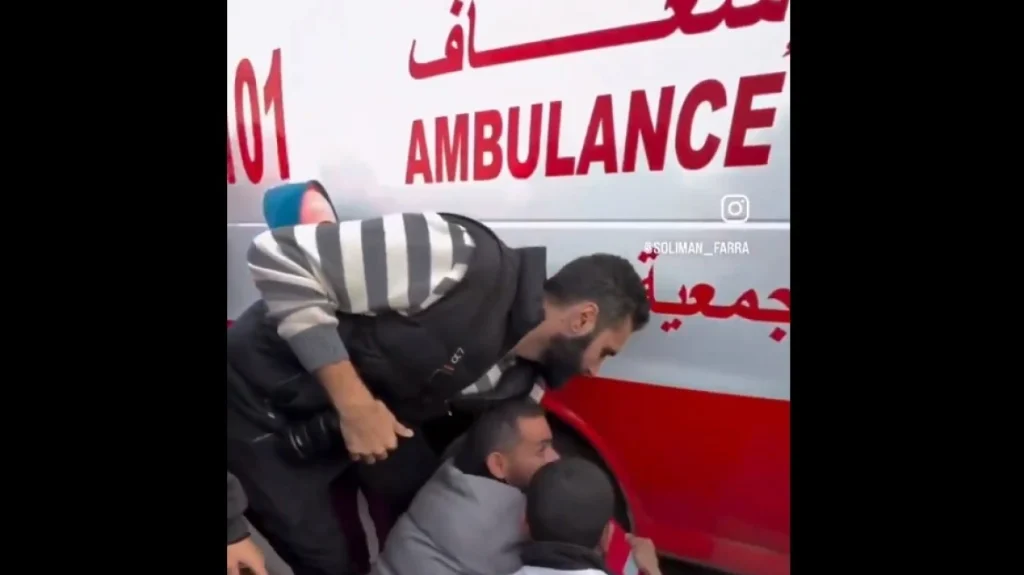 Γάζα: Τέσσερις τραυματιοφορείς σκοτώθηκαν από ισραηλινό χτύπημα σε ασθενοφόρο (βίντεο) 