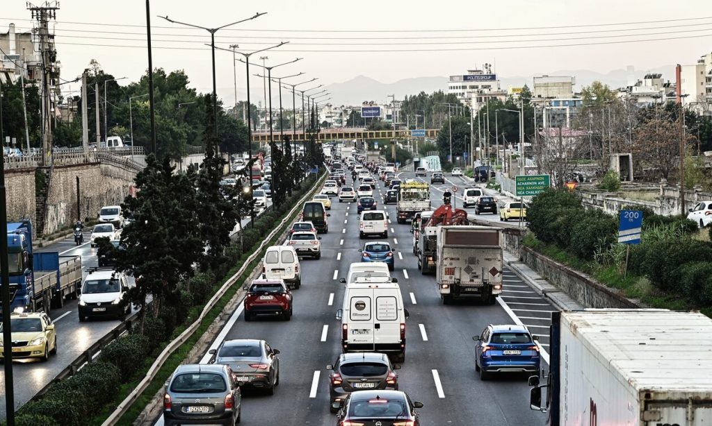 Στο «κόκκινο» η κίνηση στους δρόμους της Αττικής – Πού υπάρχει μποτιλιάρισμα (upd)