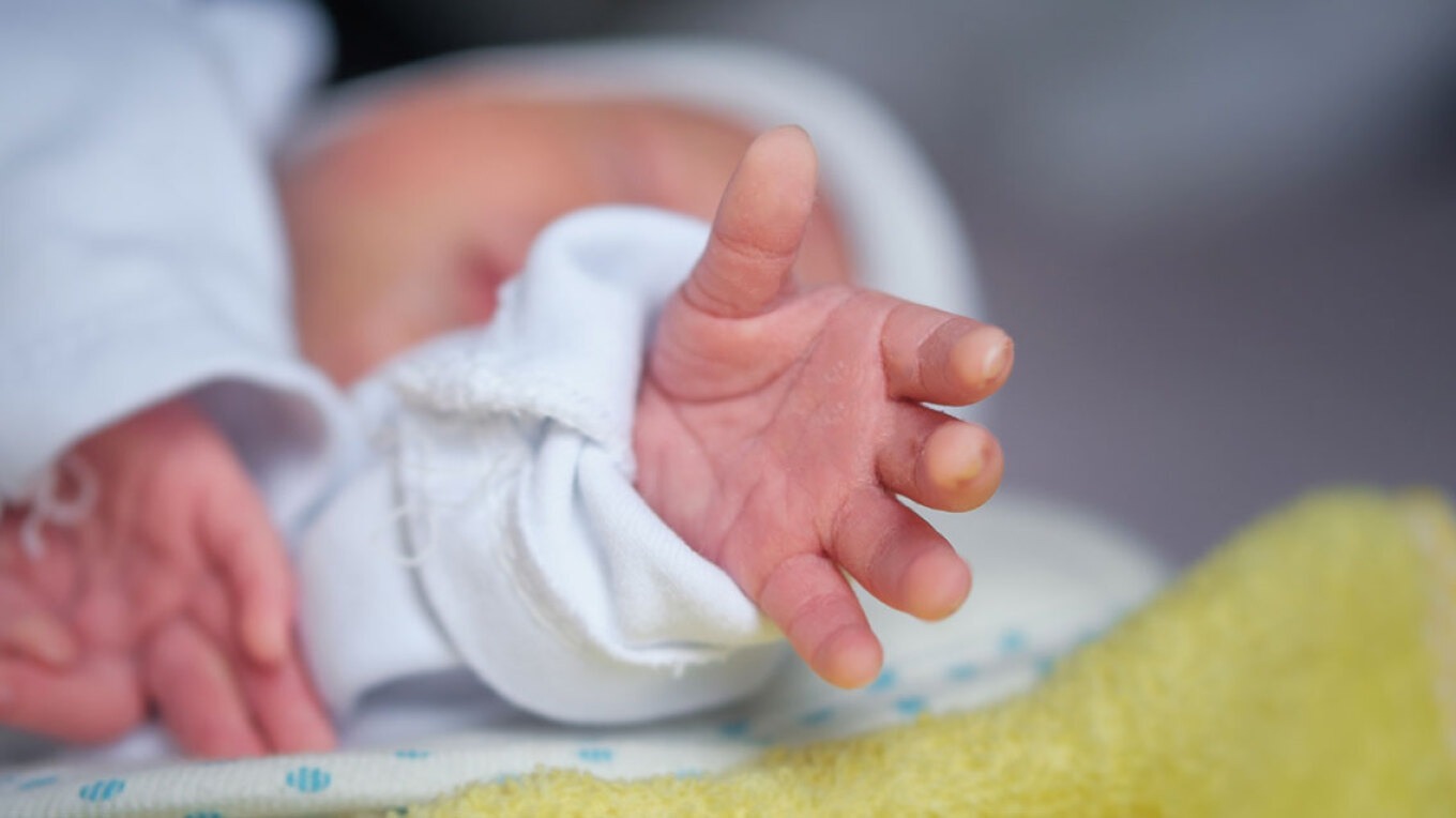 Μακροχώρι Βέροιας: Συνέτριψε το κεφάλι του μωρού της με το γυάλινο μπιμπερό – Μήδεια: «Ο σατανάς το έκανε»